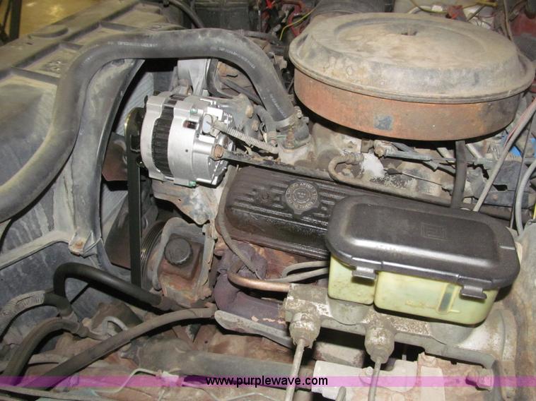 image for item B5360 1988 GMC Sierra K1500 pickup truck
