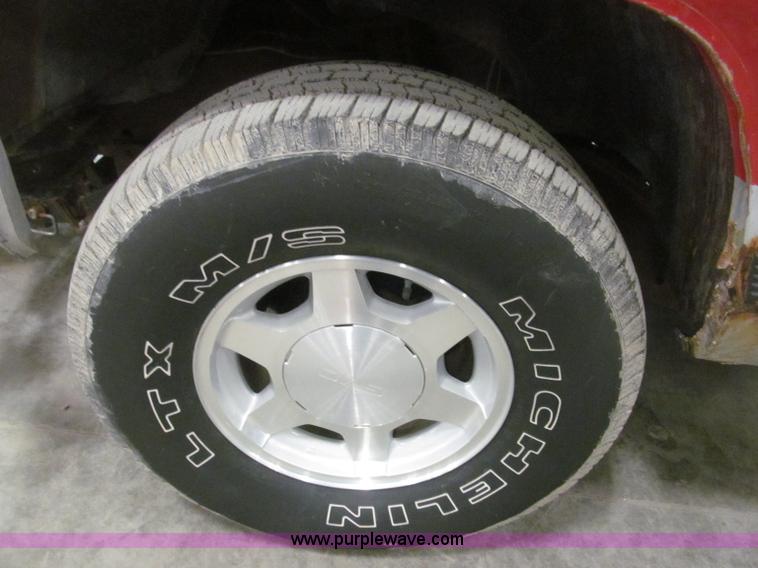 image for item B5360 1988 GMC Sierra K1500 pickup truck