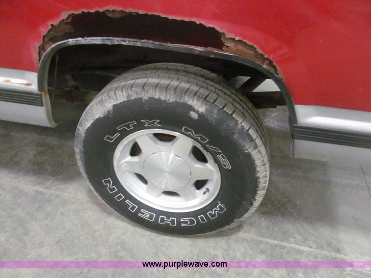 image for item B5360 1988 GMC Sierra K1500 pickup truck