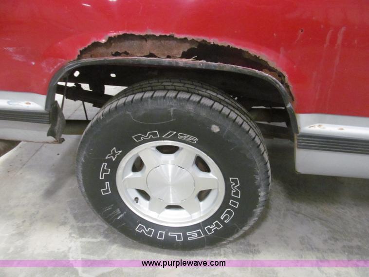 image for item B5360 1988 GMC Sierra K1500 pickup truck