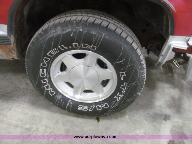 image for item B5360 1988 GMC Sierra K1500 pickup truck