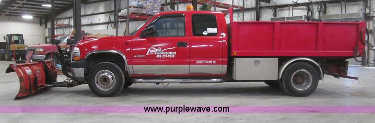 image for item B5361 2001 Chevrolet Silverado 3500 Extended Cab pickup truck