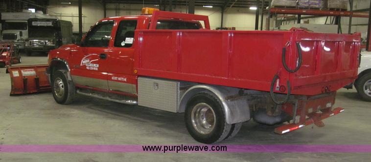 image for item B5361 2001 Chevrolet Silverado 3500 Extended Cab pickup truck