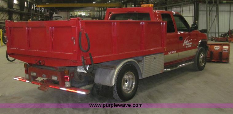 image for item B5361 2001 Chevrolet Silverado 3500 Extended Cab pickup truck
