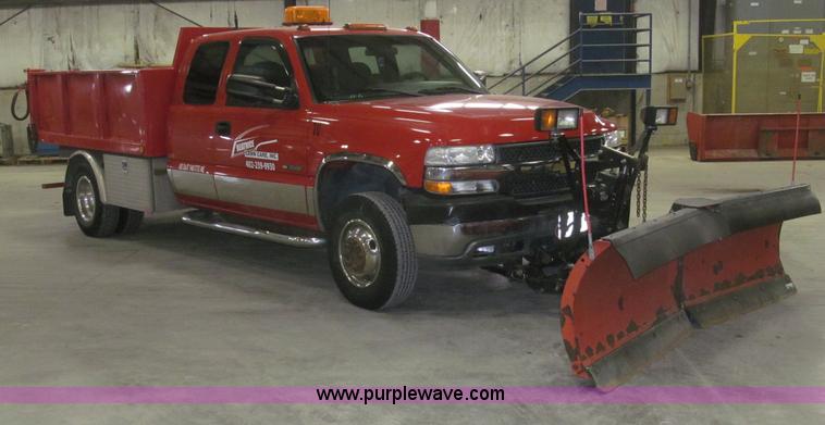 image for item B5361 2001 Chevrolet Silverado 3500 Extended Cab pickup truck
