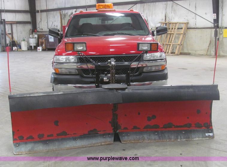 image for item B5361 2001 Chevrolet Silverado 3500 Extended Cab pickup truck