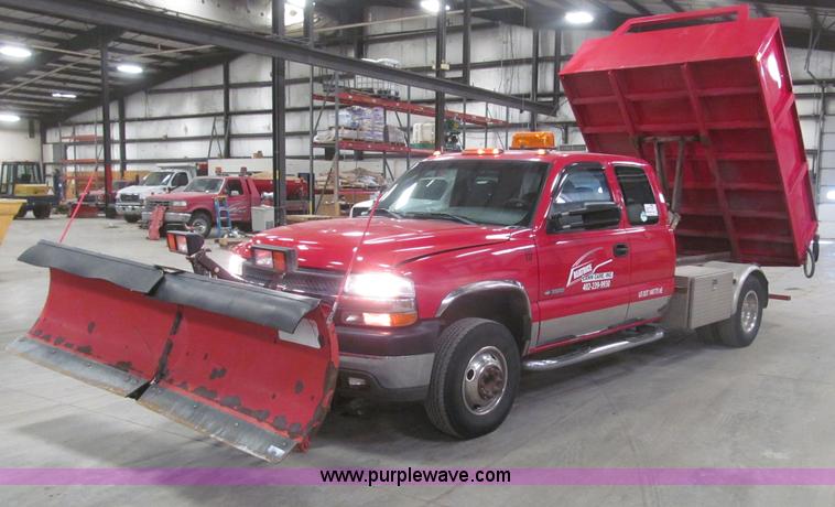 image for item B5361 2001 Chevrolet Silverado 3500 Extended Cab pickup truck