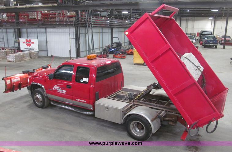 image for item B5361 2001 Chevrolet Silverado 3500 Extended Cab pickup truck