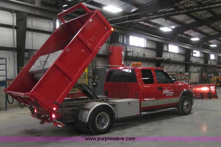 image for item B5361 2001 Chevrolet Silverado 3500 Extended Cab pickup truck