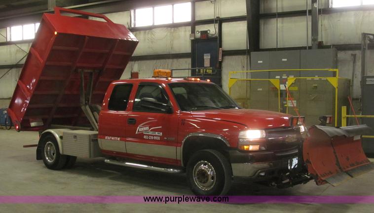 image for item B5361 2001 Chevrolet Silverado 3500 Extended Cab pickup truck