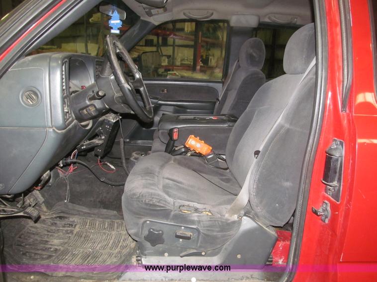 image for item B5361 2001 Chevrolet Silverado 3500 Extended Cab pickup truck