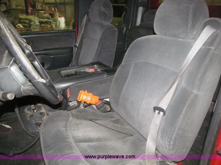 image for item B5361 2001 Chevrolet Silverado 3500 Extended Cab pickup truck