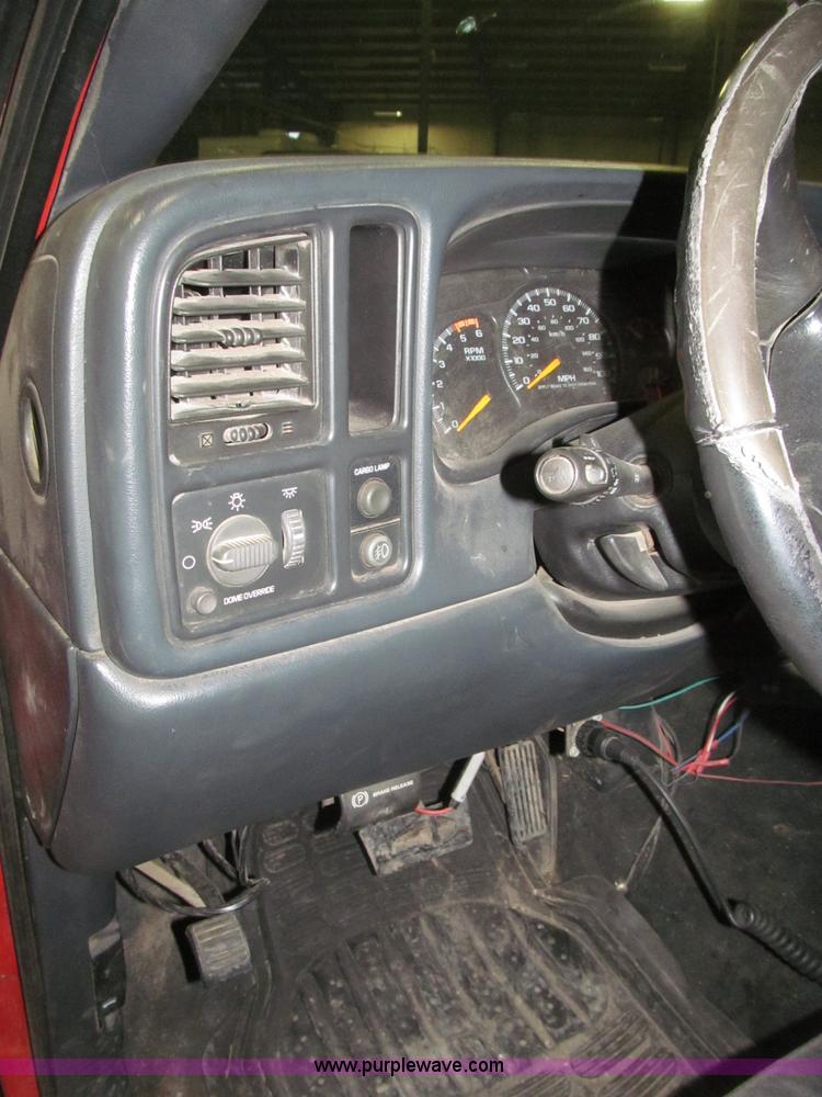 image for item B5361 2001 Chevrolet Silverado 3500 Extended Cab pickup truck