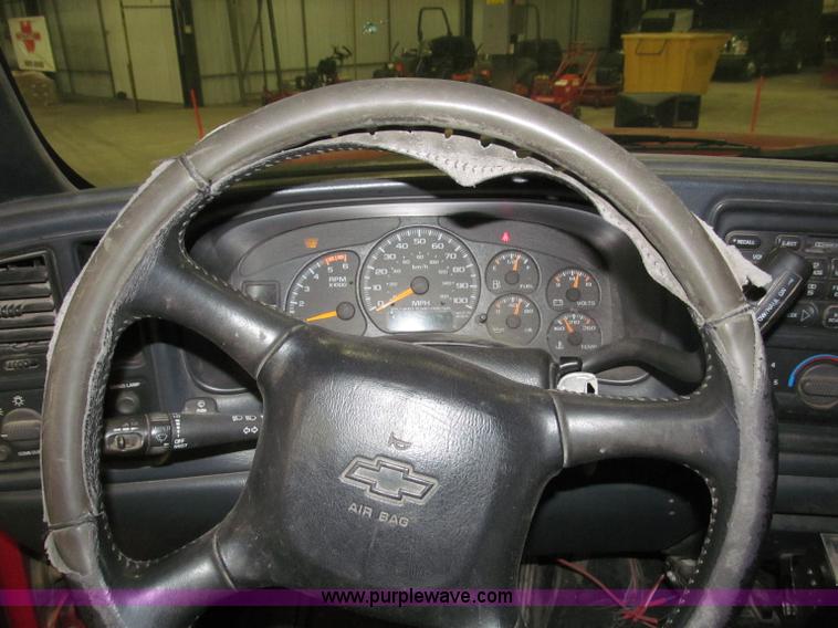 image for item B5361 2001 Chevrolet Silverado 3500 Extended Cab pickup truck