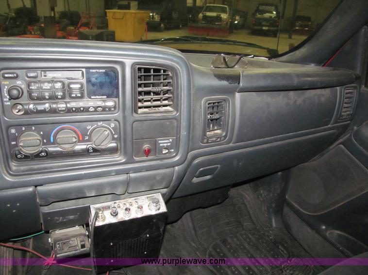 image for item B5361 2001 Chevrolet Silverado 3500 Extended Cab pickup truck