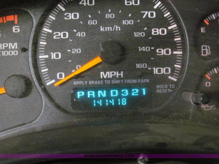 image for item B5361 2001 Chevrolet Silverado 3500 Extended Cab pickup truck