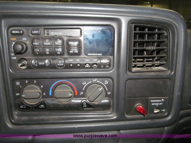 image for item B5361 2001 Chevrolet Silverado 3500 Extended Cab pickup truck
