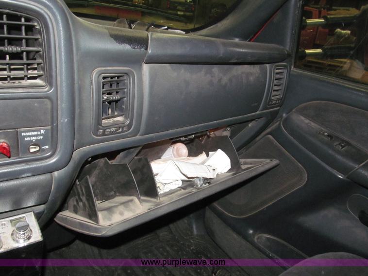 image for item B5361 2001 Chevrolet Silverado 3500 Extended Cab pickup truck