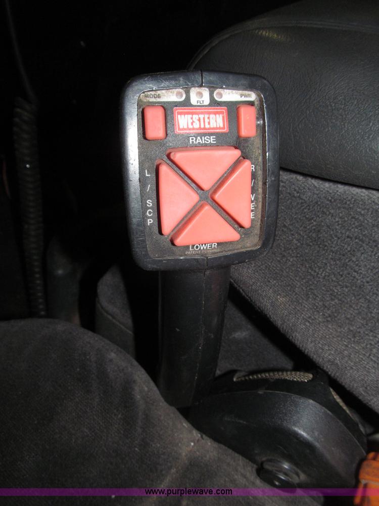image for item B5361 2001 Chevrolet Silverado 3500 Extended Cab pickup truck
