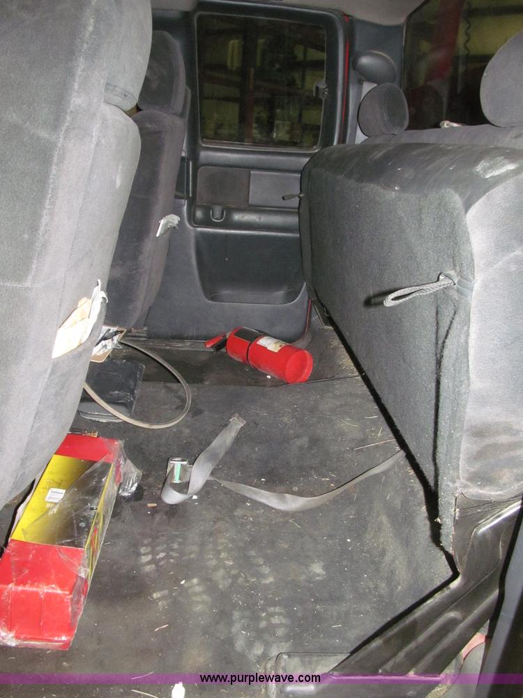 image for item B5361 2001 Chevrolet Silverado 3500 Extended Cab pickup truck