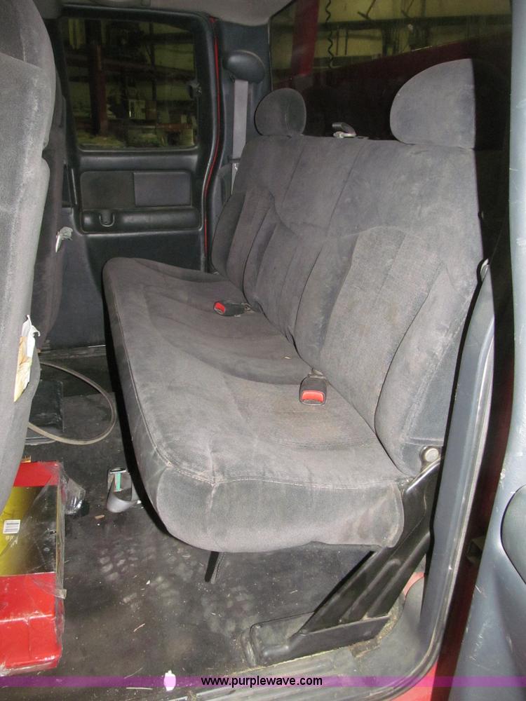 image for item B5361 2001 Chevrolet Silverado 3500 Extended Cab pickup truck