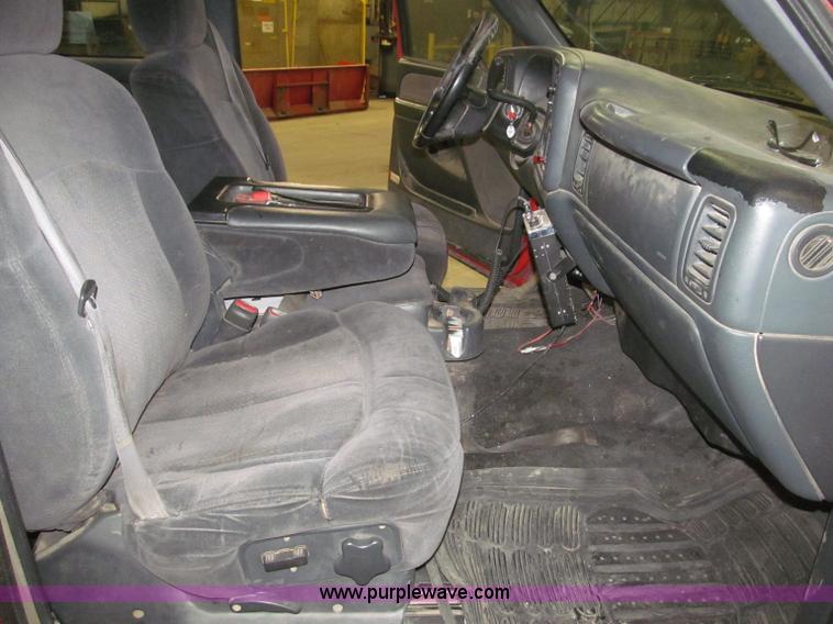 image for item B5361 2001 Chevrolet Silverado 3500 Extended Cab pickup truck