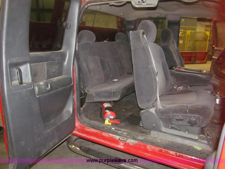 image for item B5361 2001 Chevrolet Silverado 3500 Extended Cab pickup truck
