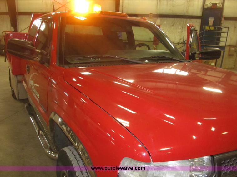 image for item B5361 2001 Chevrolet Silverado 3500 Extended Cab pickup truck