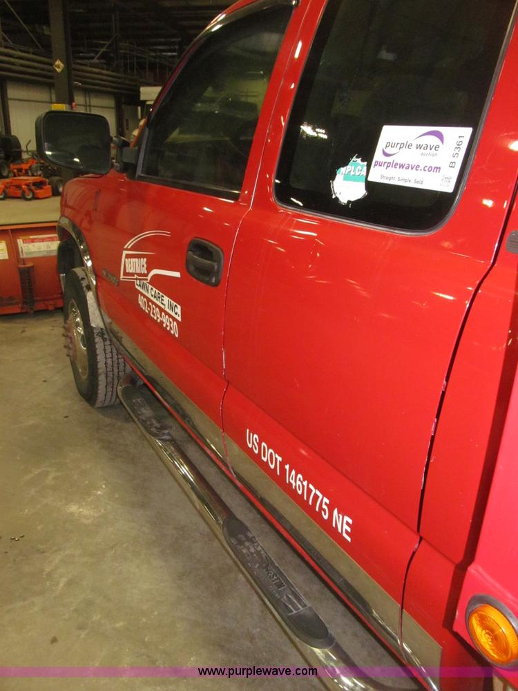 image for item B5361 2001 Chevrolet Silverado 3500 Extended Cab pickup truck