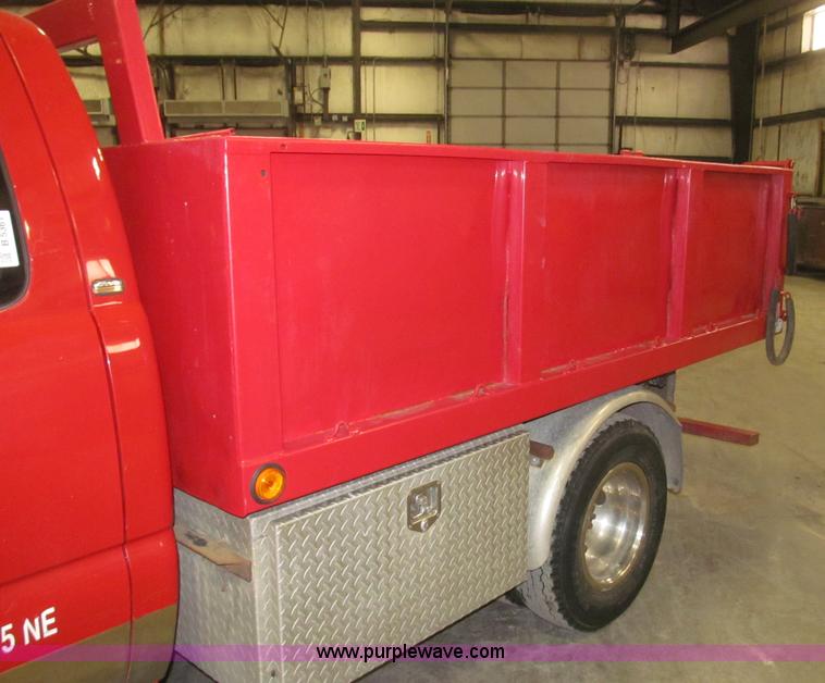 image for item B5361 2001 Chevrolet Silverado 3500 Extended Cab pickup truck