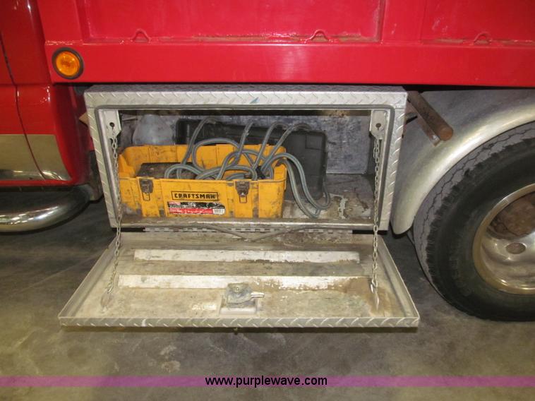 image for item B5361 2001 Chevrolet Silverado 3500 Extended Cab pickup truck