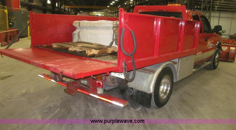 image for item B5361 2001 Chevrolet Silverado 3500 Extended Cab pickup truck