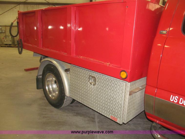 image for item B5361 2001 Chevrolet Silverado 3500 Extended Cab pickup truck