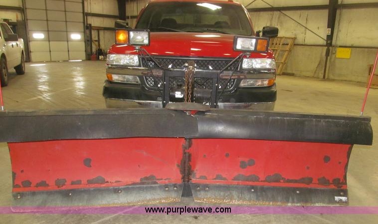 image for item B5361 2001 Chevrolet Silverado 3500 Extended Cab pickup truck