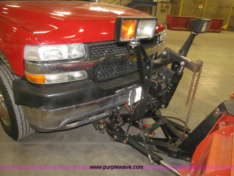 image for item B5361 2001 Chevrolet Silverado 3500 Extended Cab pickup truck