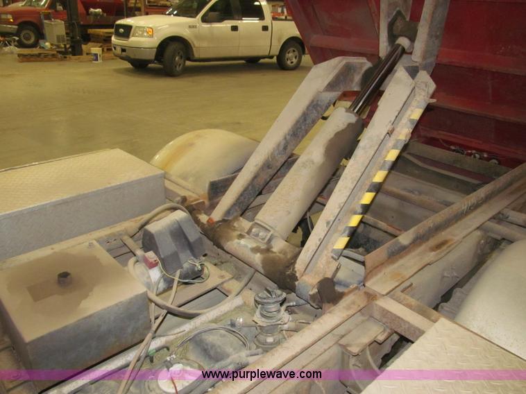 image for item B5361 2001 Chevrolet Silverado 3500 Extended Cab pickup truck