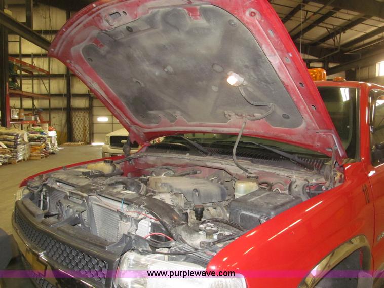 image for item B5361 2001 Chevrolet Silverado 3500 Extended Cab pickup truck