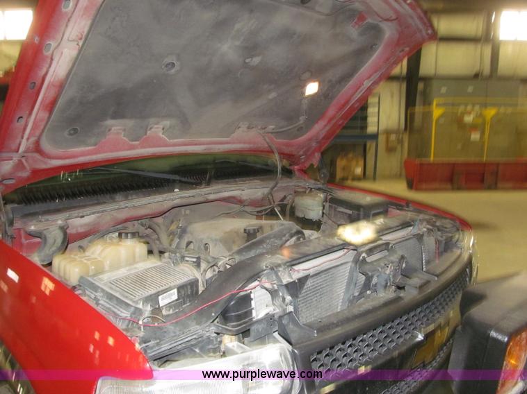 image for item B5361 2001 Chevrolet Silverado 3500 Extended Cab pickup truck