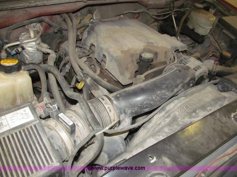image for item B5361 2001 Chevrolet Silverado 3500 Extended Cab pickup truck