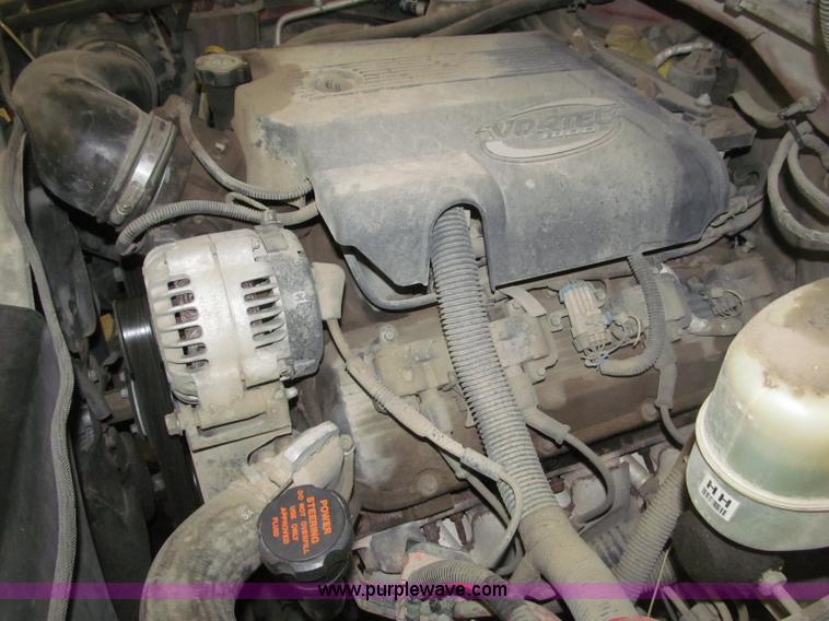 image for item B5361 2001 Chevrolet Silverado 3500 Extended Cab pickup truck