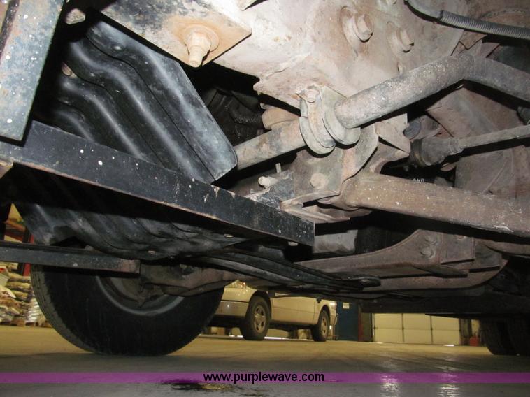 image for item B5361 2001 Chevrolet Silverado 3500 Extended Cab pickup truck