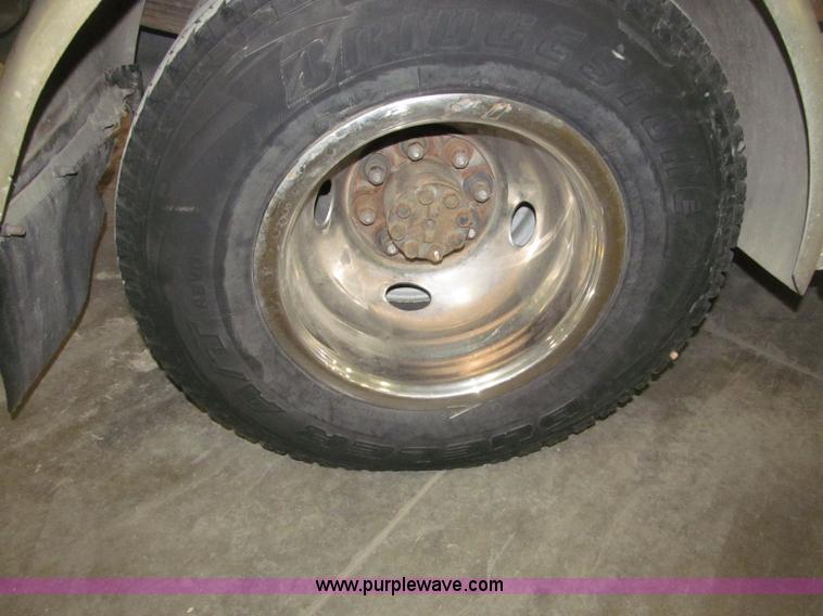 image for item B5361 2001 Chevrolet Silverado 3500 Extended Cab pickup truck