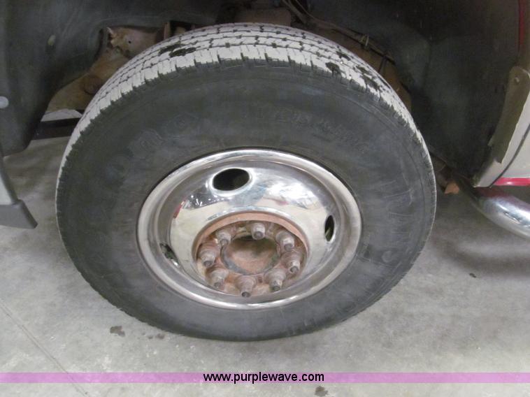 image for item B5361 2001 Chevrolet Silverado 3500 Extended Cab pickup truck