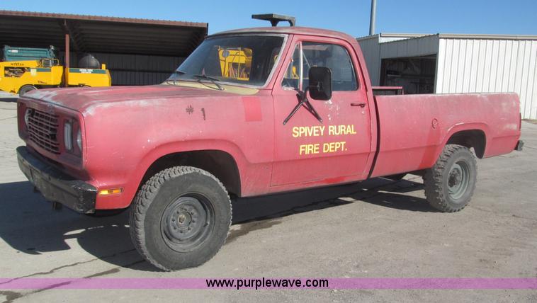 image for item B5375 1977 Dodge W250/M8880 pickup truck
