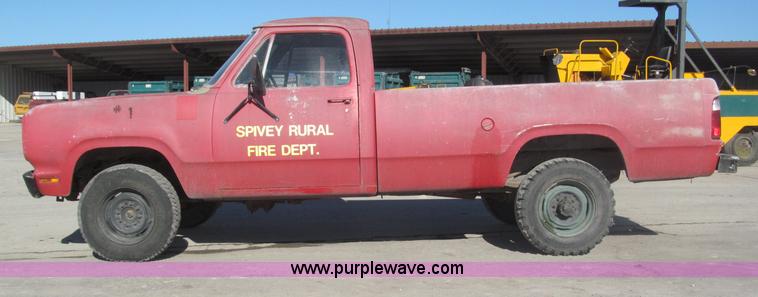 image for item B5375 1977 Dodge W250/M8880 pickup truck