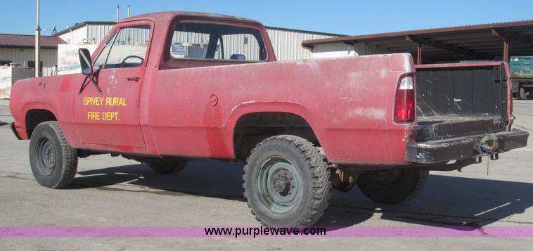 image for item B5375 1977 Dodge W250/M8880 pickup truck