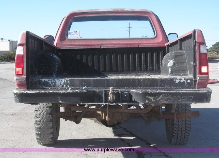 image for item B5375 1977 Dodge W250/M8880 pickup truck