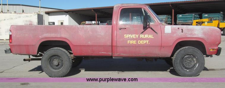 image for item B5375 1977 Dodge W250/M8880 pickup truck