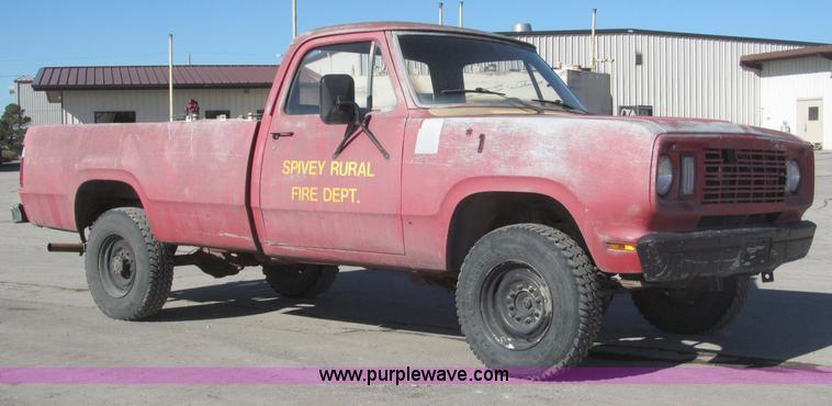 image for item B5375 1977 Dodge W250/M8880 pickup truck