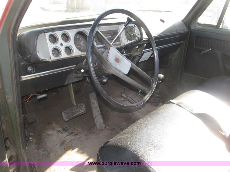 image for item B5375 1977 Dodge W250/M8880 pickup truck